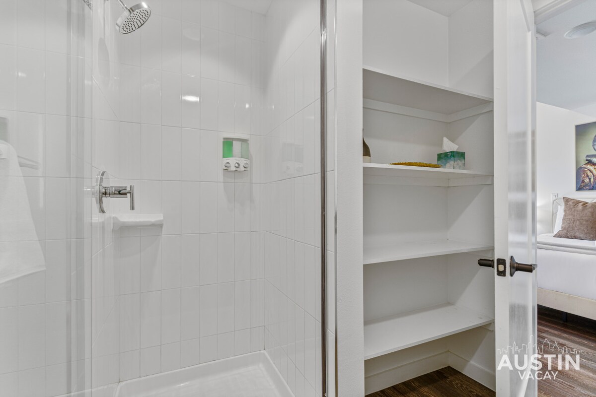 Vibrant Austin Studio | Balcony + Parking + Wi-Fi
