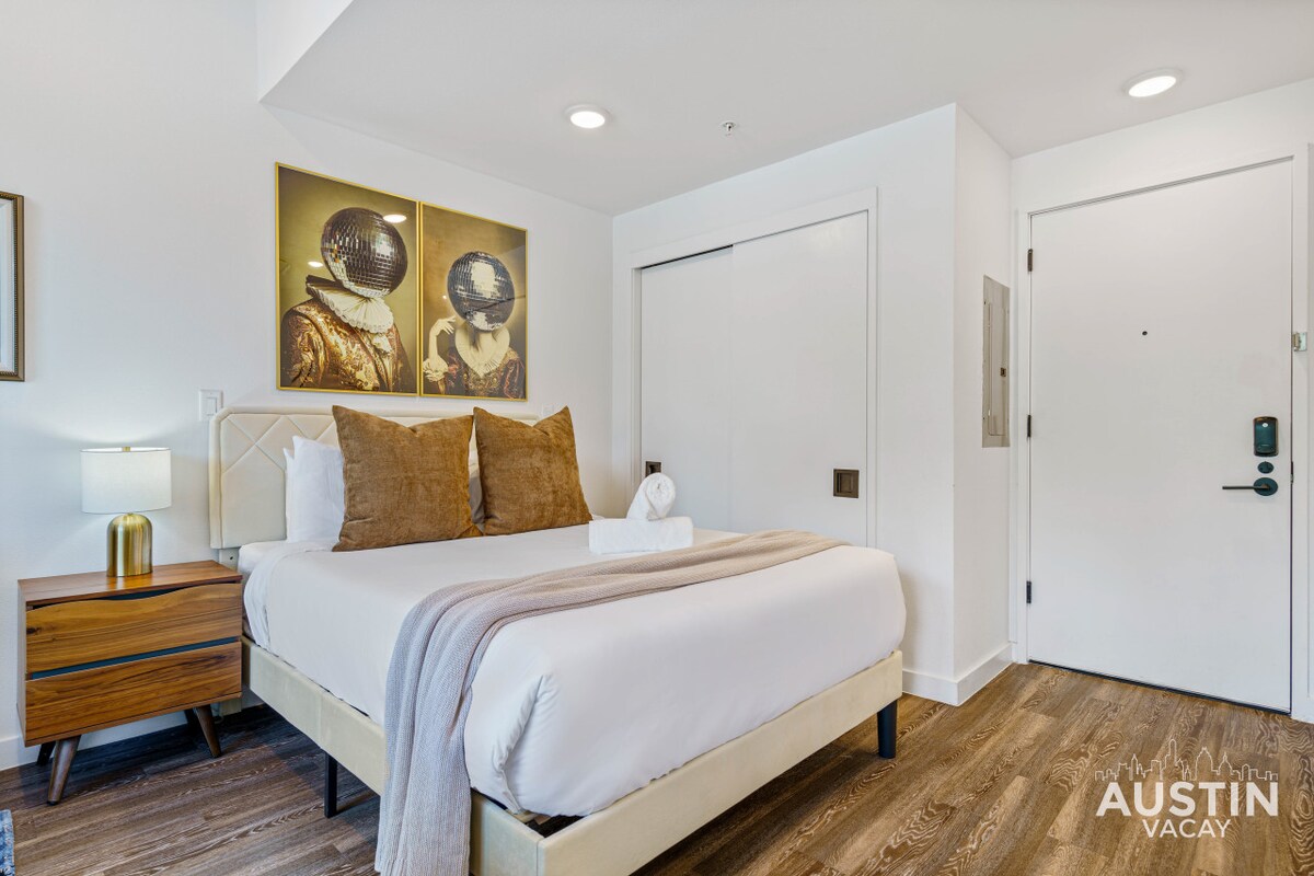 Vibrant Austin Studio | Balcony + Parking + Wi-Fi