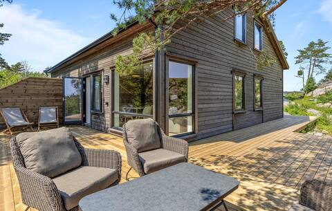 4 bedroom lovely home in Risør