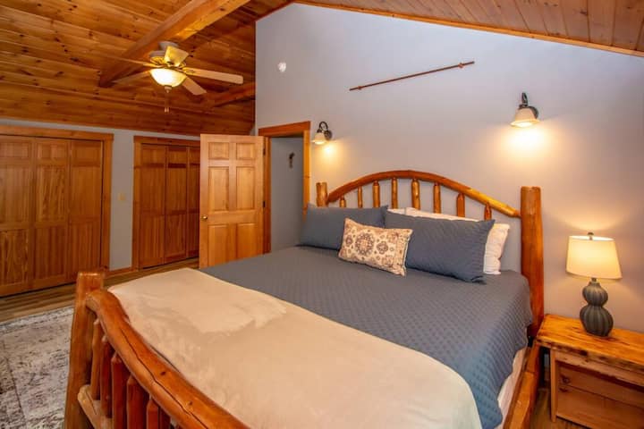 Master Bdrm с 2 огромни гардероба за вещите ви