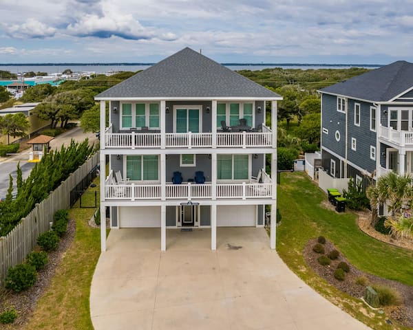 At Waves Edge Vacation Rentals managed Airbnb listing 1