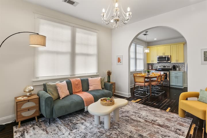 Sun Petals | Chic 3br Near Superdome & Downtown - New Orleans, LA