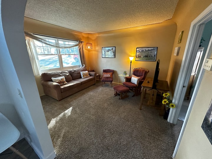 Bo & Barb’s Cozy 2br Home W/ Backyard - Lake Elmo State Park, Billings