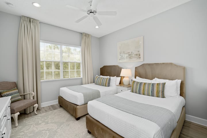 Dhoma jonë e tretë e vizitorëve ka dy krevate dopio për rehatinë tënde.