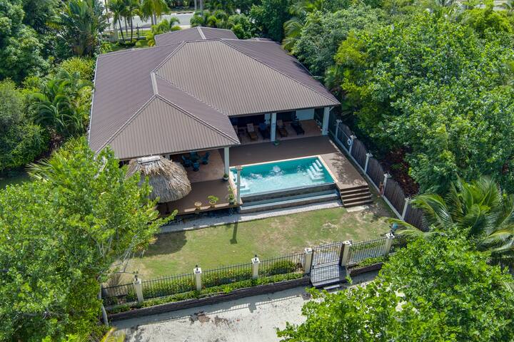 Luxury 4BR Home + 2 Casitas, Pool & Sleeps 16 gallery image 5