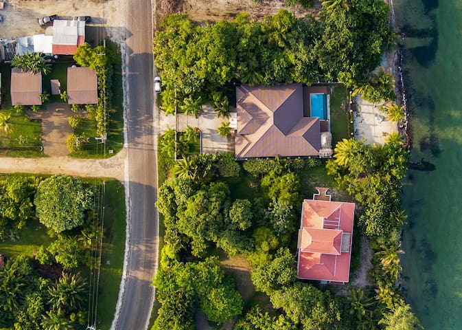 Luxury 4BR Home + 2 Casitas, Pool & Sleeps 16