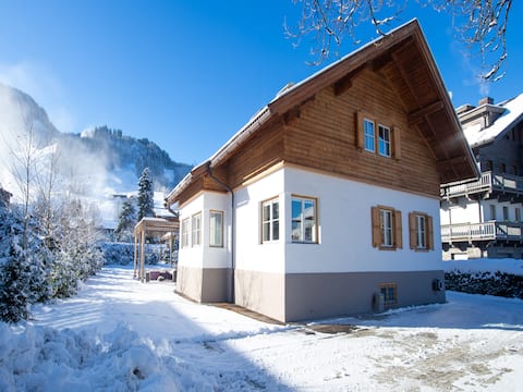 Luxury chalet, 250m to the Streif ski run