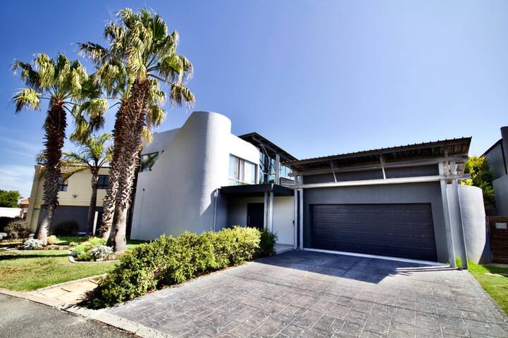 Cardita – 3 Bedroom Double Volume Dream gallery image 2