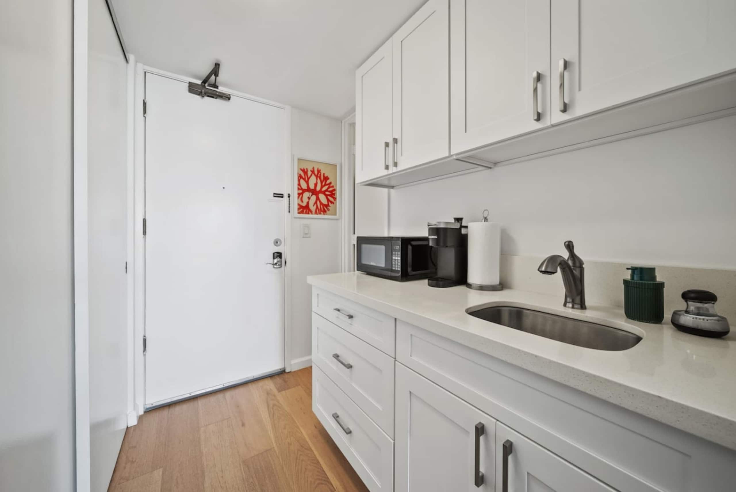 23 FL-Cozy & Elegant King Studio - Image 10