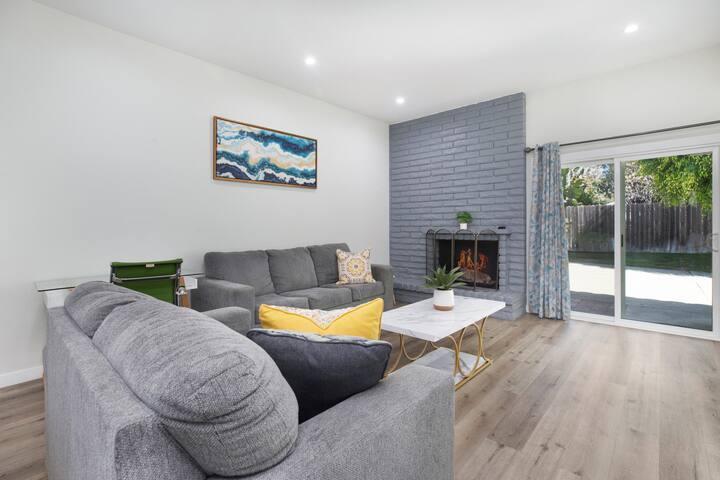 Уживајте во овој светол и отворен простор за живеење.