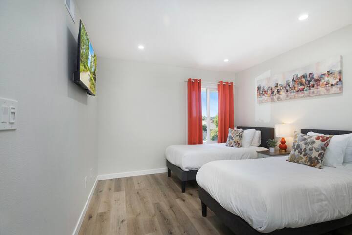 Два двокреветни кревета во спалната соба бр. 3