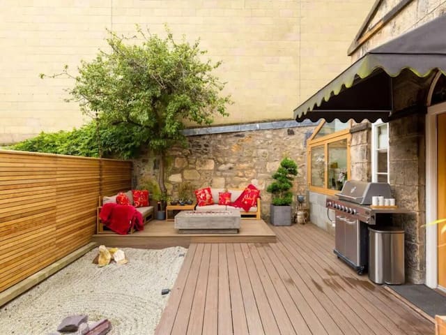 Beautiful 3 bed Apt. on York Place gallery image 3