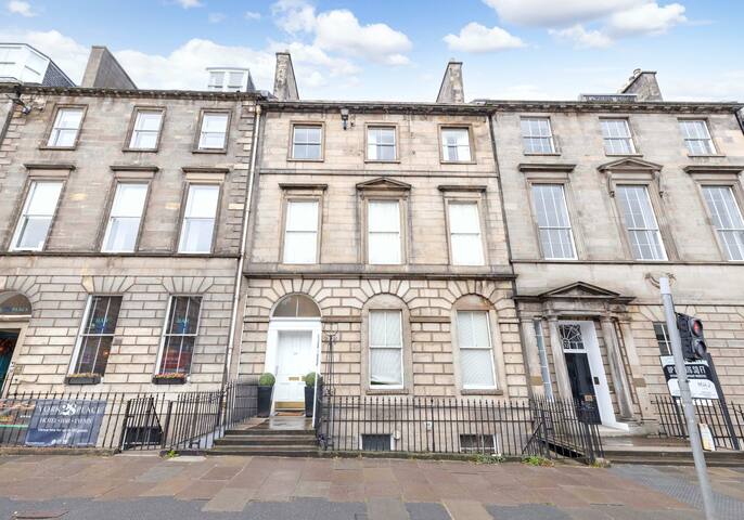 Beautiful 3 bed Apt. on York Place gallery image 5