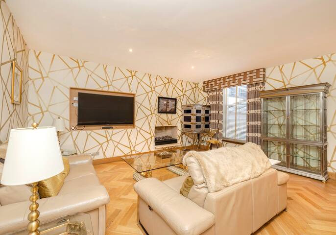 Beautiful 3 bed Apt. on York Place gallery image 2