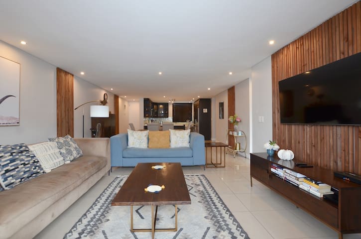 Elegant Contemporary Apartment at Eden on the Bay