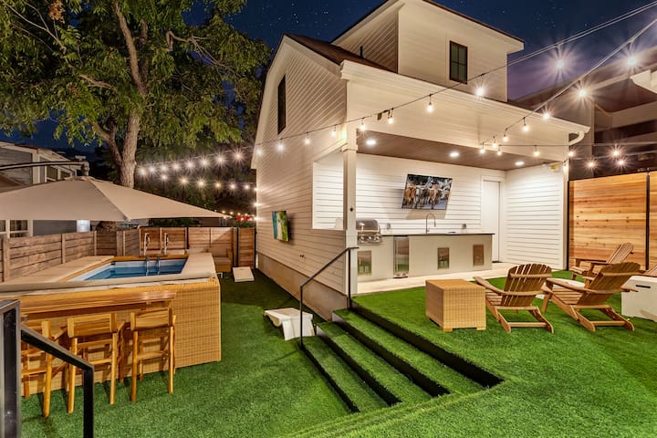Charming House with 6 Bedrooms and a Pool | ATX