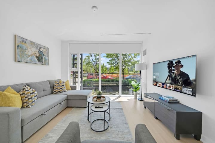 Private Home, 3 BR, Rogers Centre & Free Parking