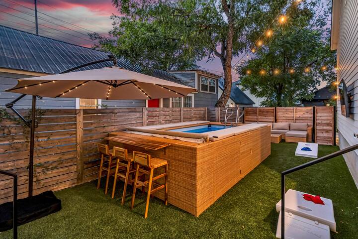 Sleeps 19 | Pool | Game Room | Luxury 5BR Retreat gallery image 3