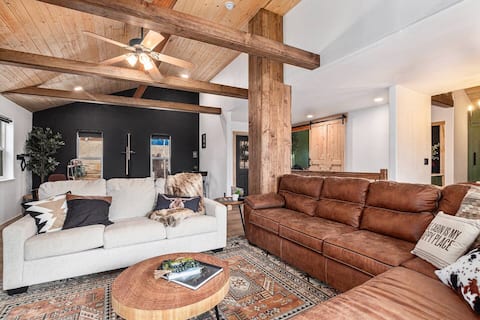 Cabin that has it all! Best Fall colors!