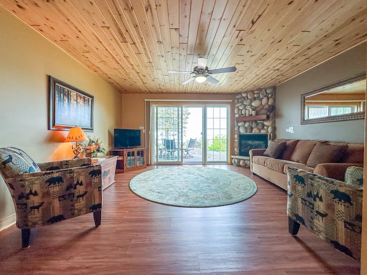 Cobblestone Cove Villa 2 On Lake Superior - Grand Marais