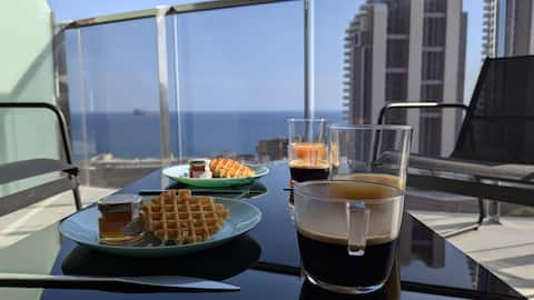 Anuncio de Airbnb popular: Sunset Waves sweet apartment en Benidorm
