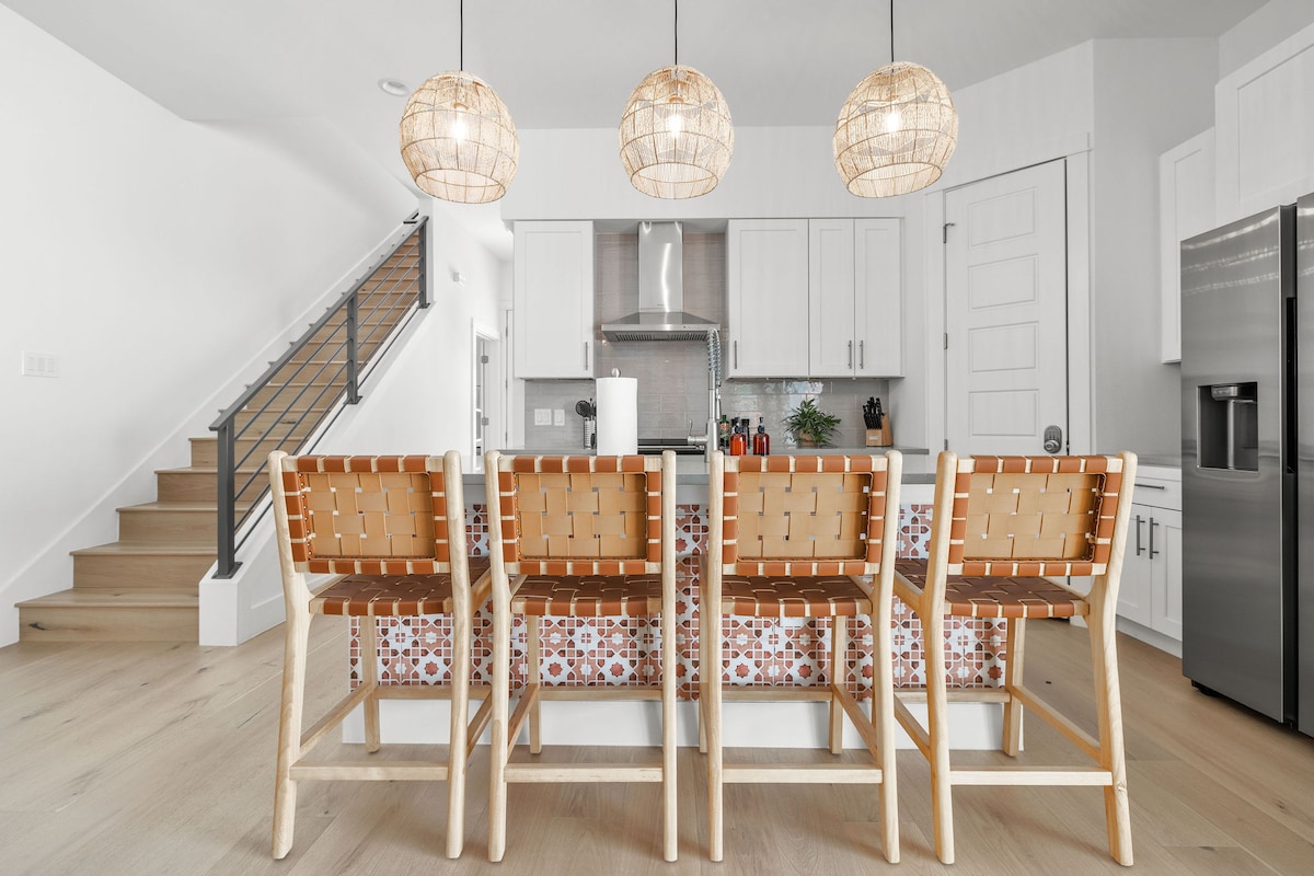 ATX Dream Home | Chillin'+Grillin' | Heated Pool