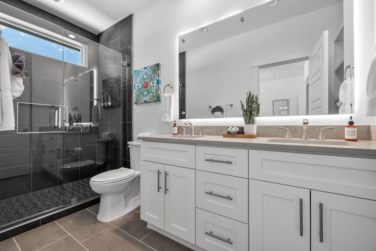 ATX Dream Home | Chillin'+Grillin' | Heated Pool
