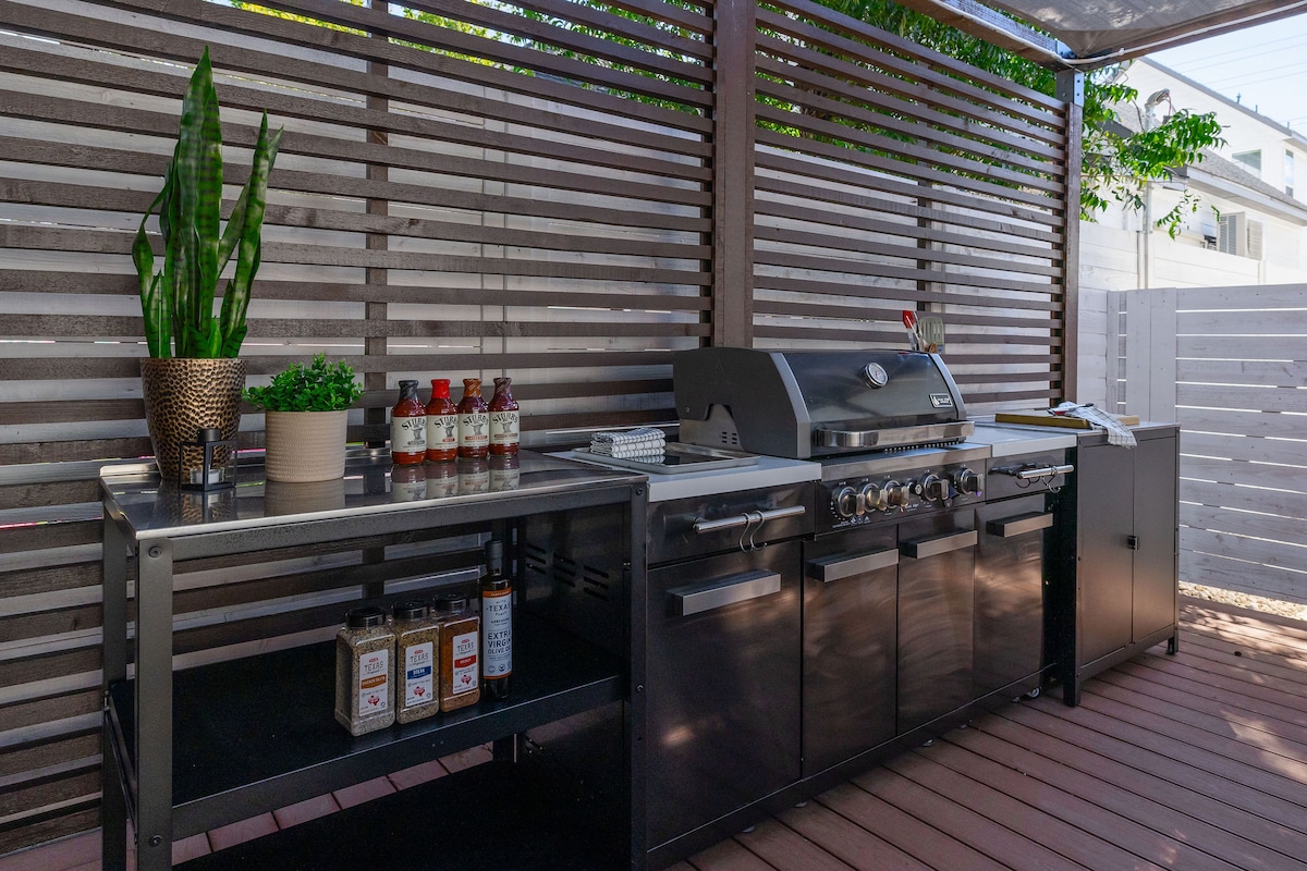 ATX Dream Home | Chillin'+Grillin' | Heated Pool