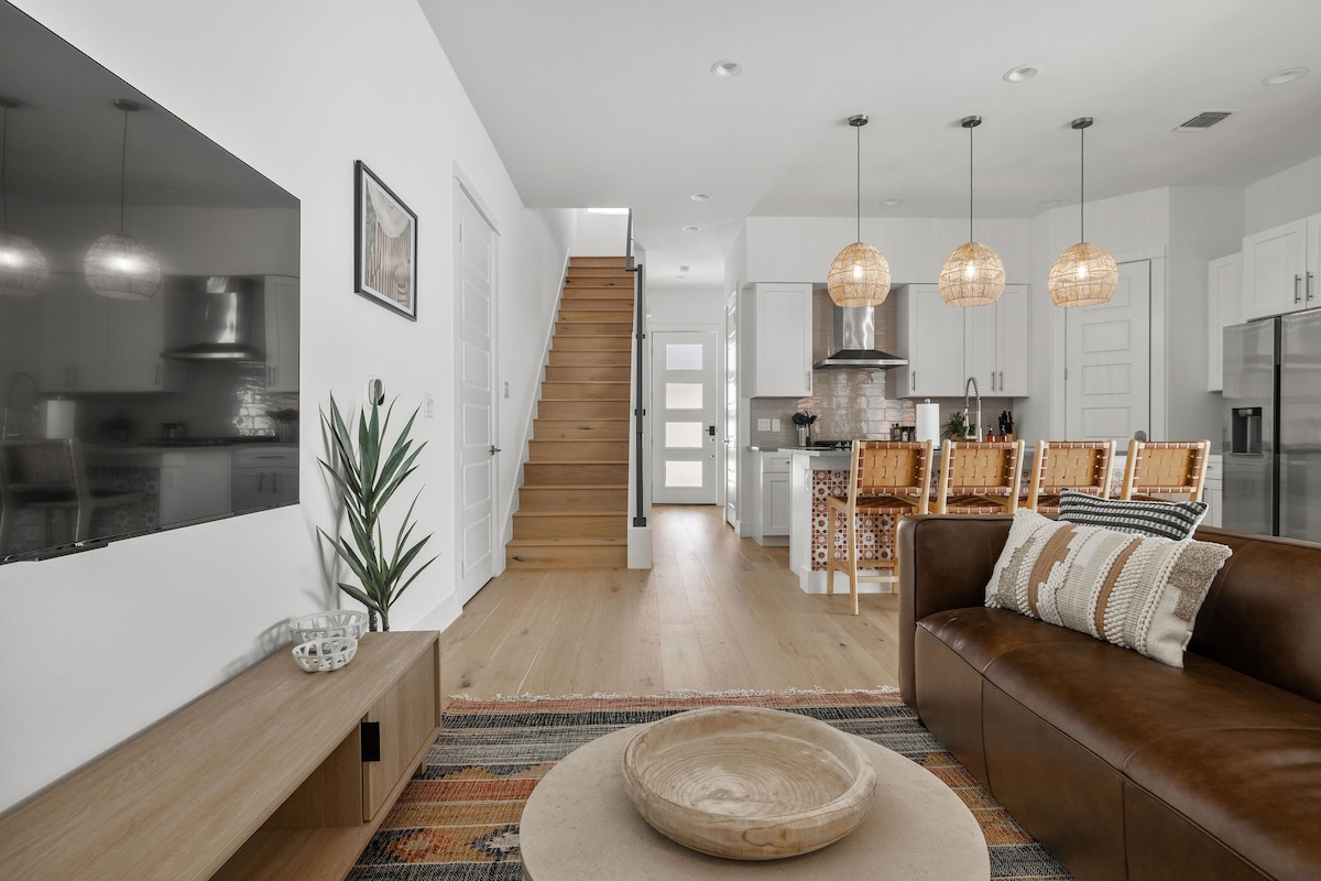 ATX Dream Home | Chillin'+Grillin' | Heated Pool
