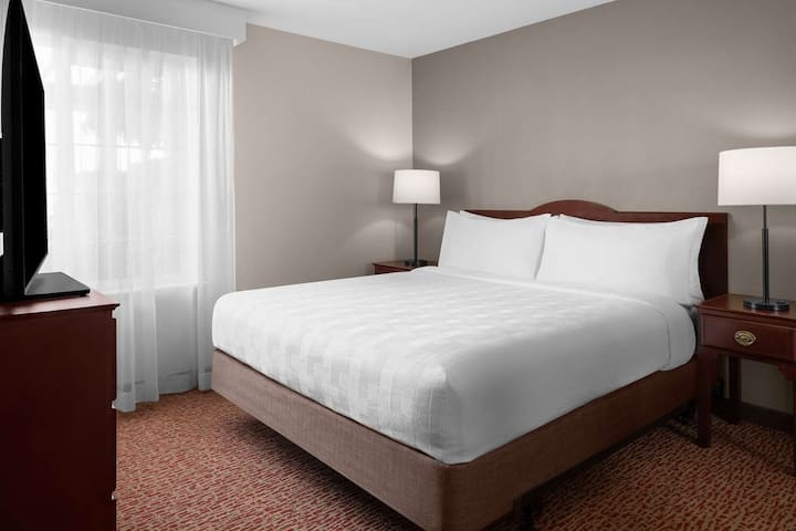 2 Spacious Suites Perfect For Business Travelers - Beaverton, OR