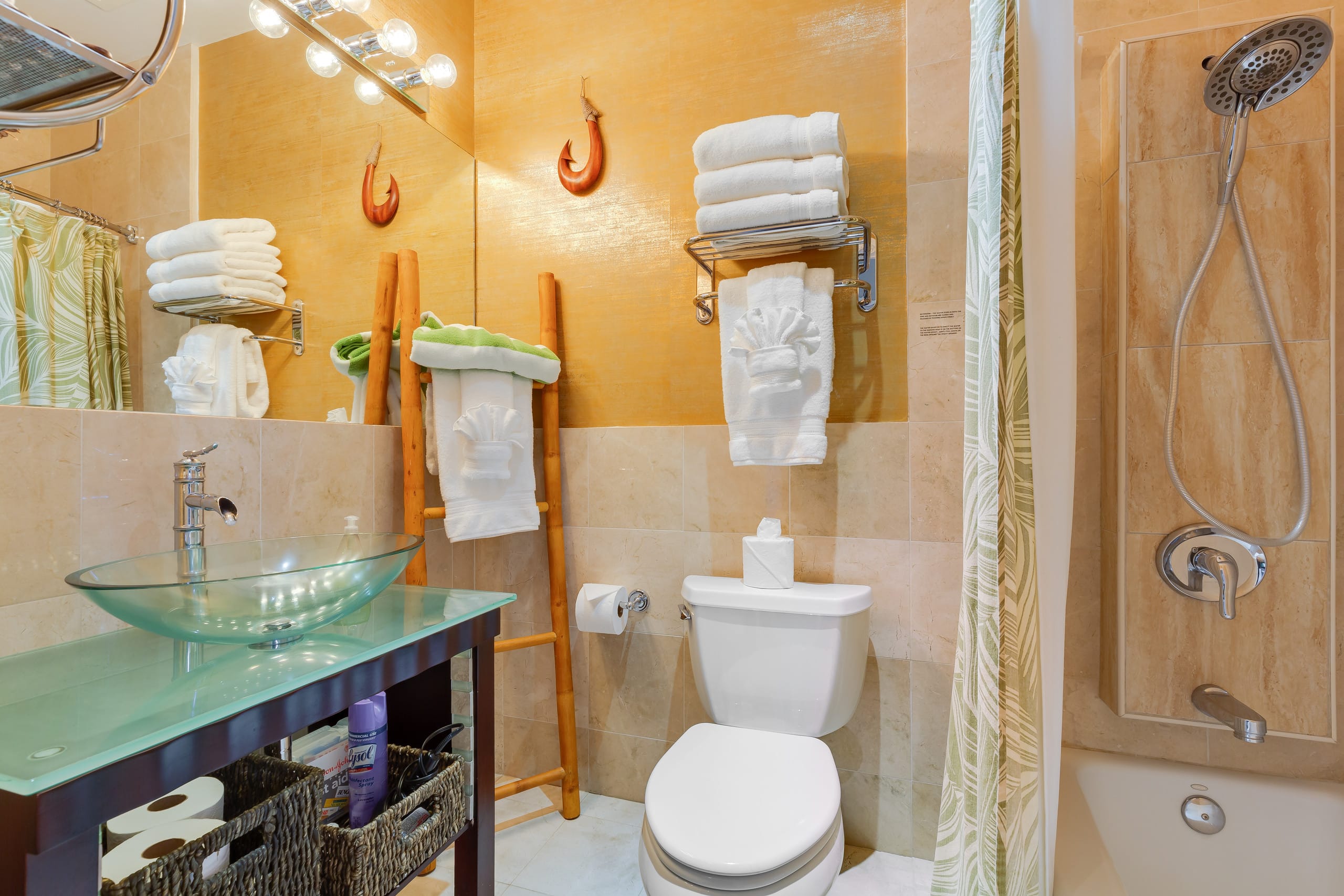Condo in Honolulu · ★4.73 · 1 bedroom · 2 beds · 1 shared bath - Image 10