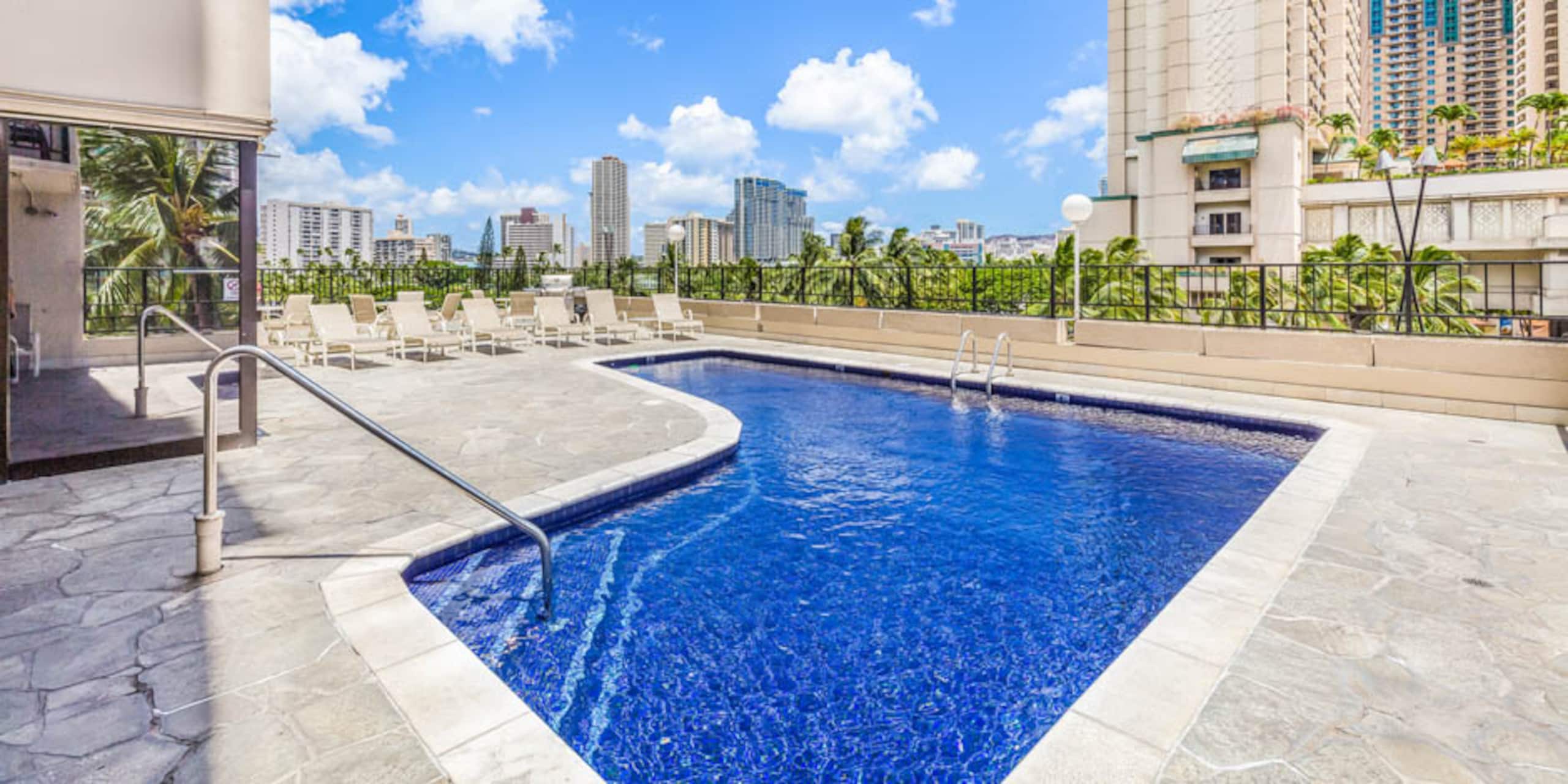 Condo in Honolulu · ★4.73 · 1 bedroom · 2 beds · 1 shared bath - Image 1