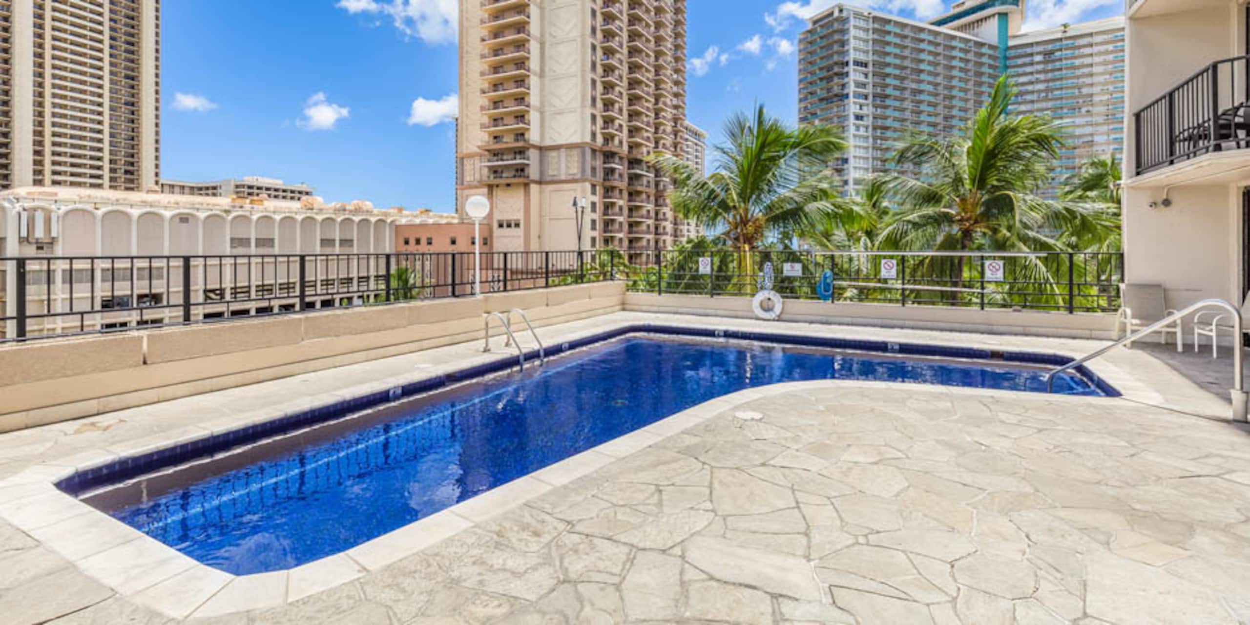 Condo in Honolulu · ★4.73 · 1 bedroom · 2 beds · 1 shared bath - Image 16