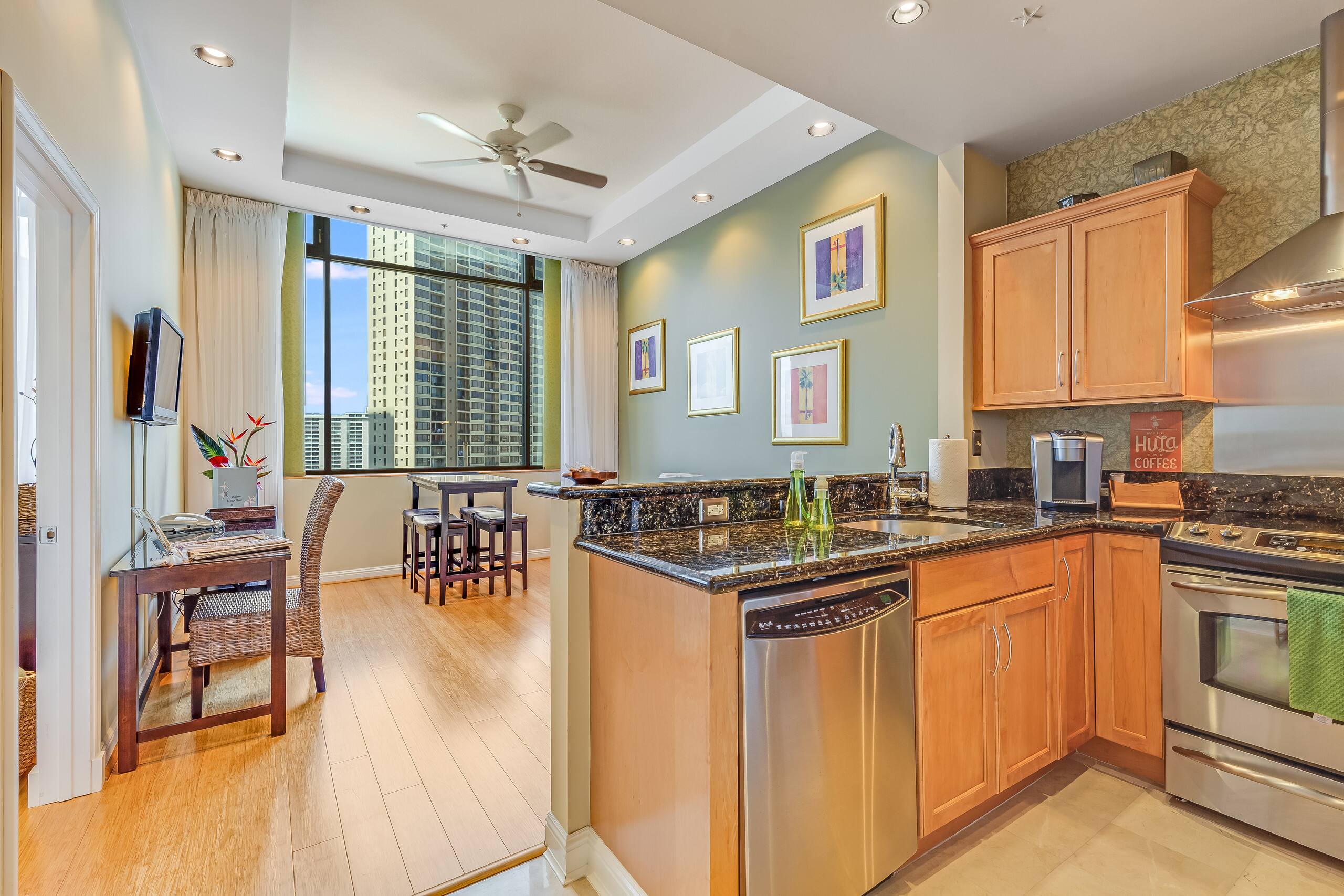 Condo in Honolulu · ★4.73 · 1 bedroom · 2 beds · 1 shared bath - Image 14