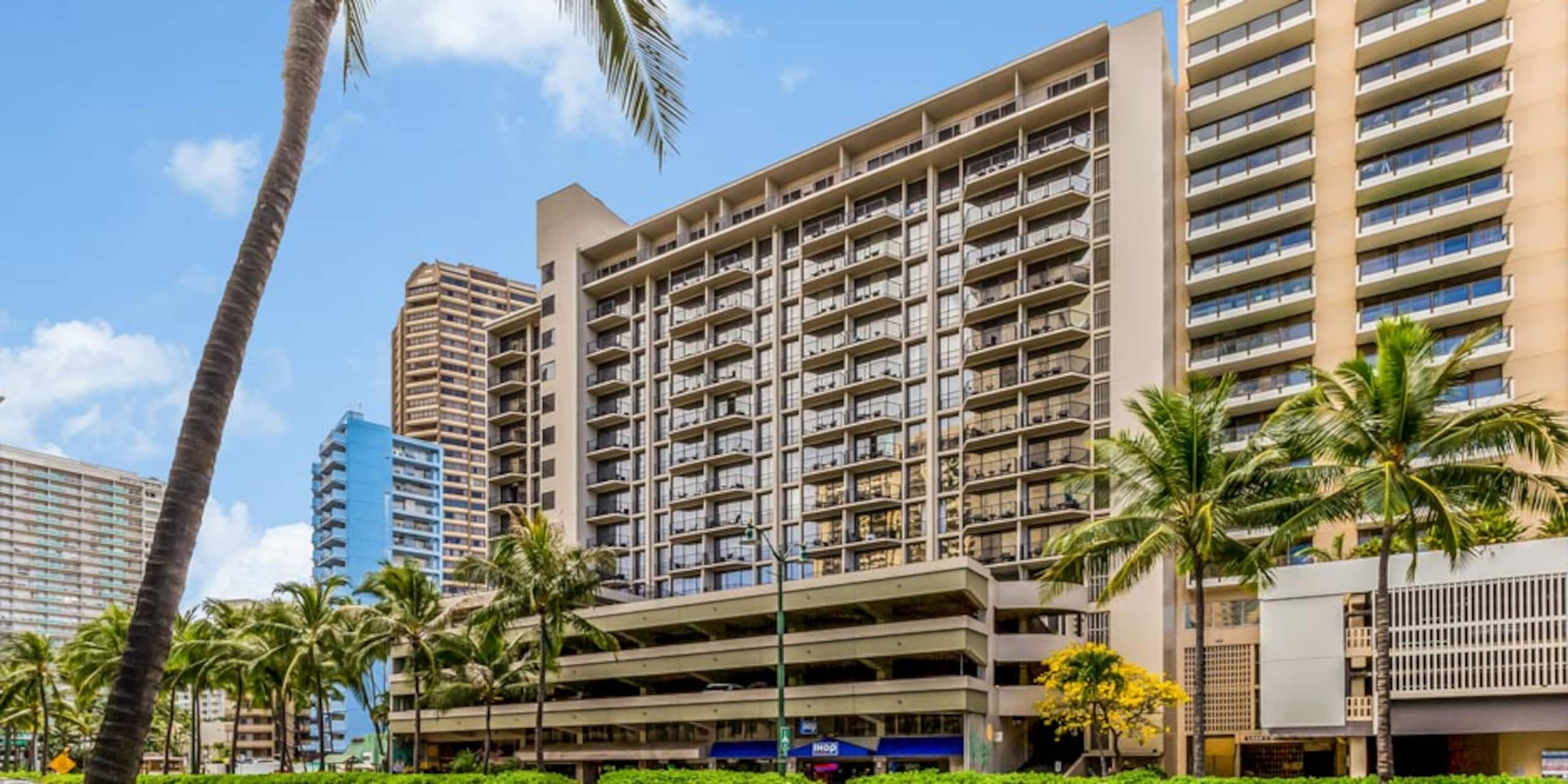 Condo in Honolulu · ★4.73 · 1 bedroom · 2 beds · 1 shared bath - Image 20