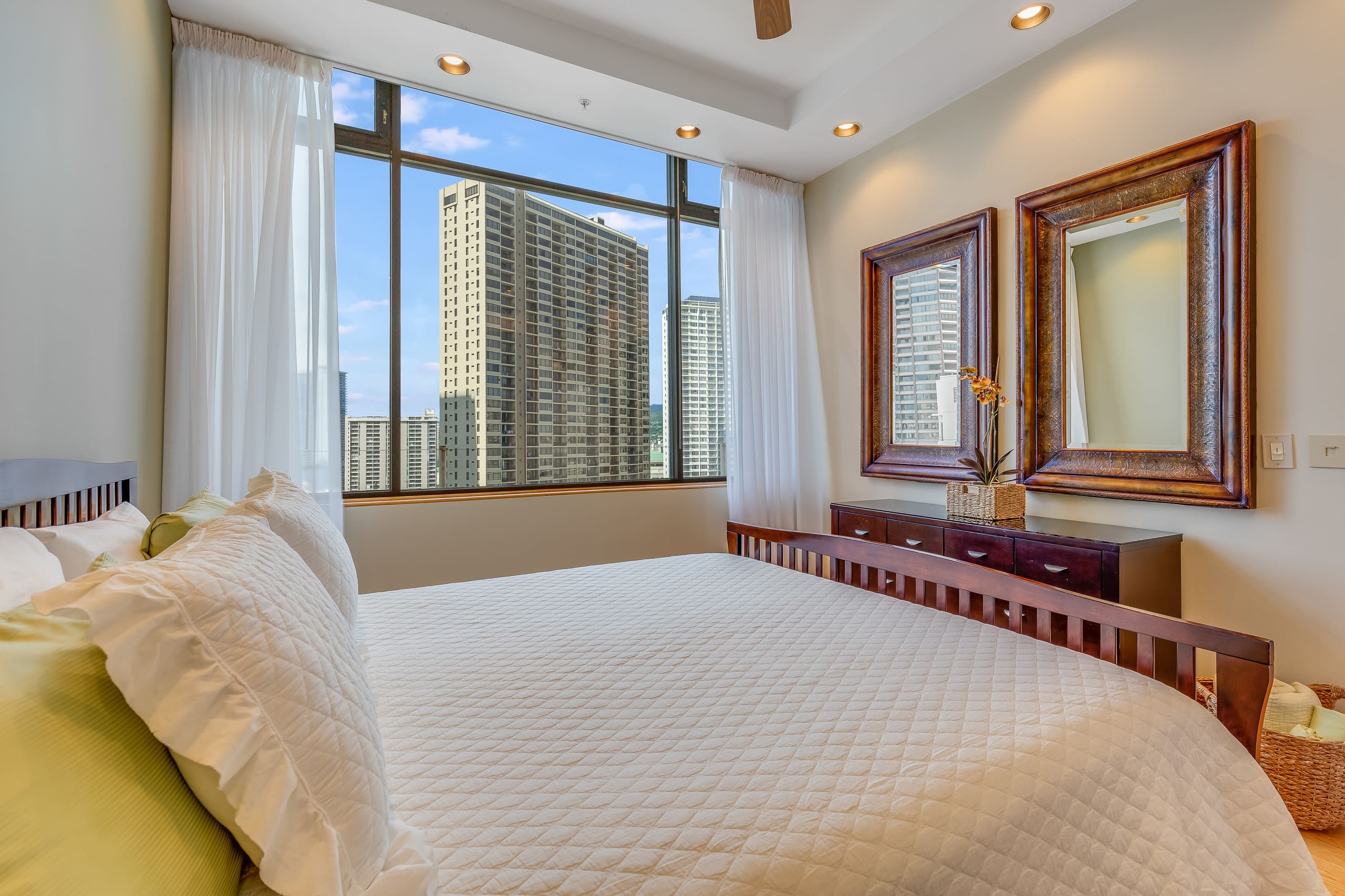 Condo in Honolulu · ★4.73 · 1 bedroom · 2 beds · 1 shared bath - Image 8
