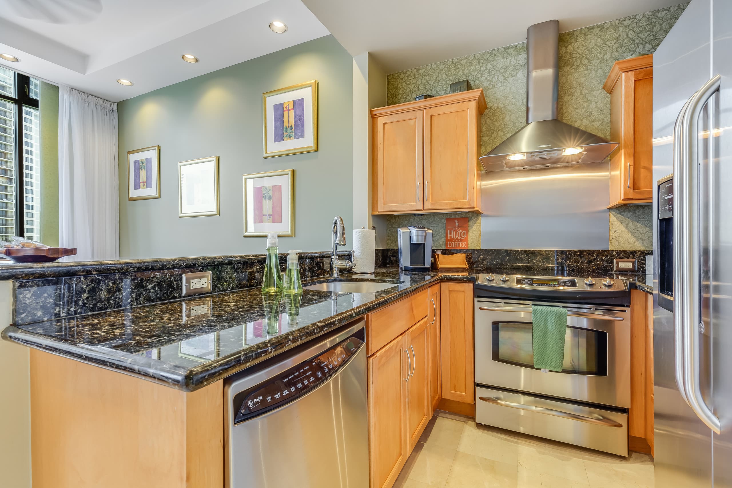 Condo in Honolulu · ★4.73 · 1 bedroom · 2 beds · 1 shared bath - Image 12