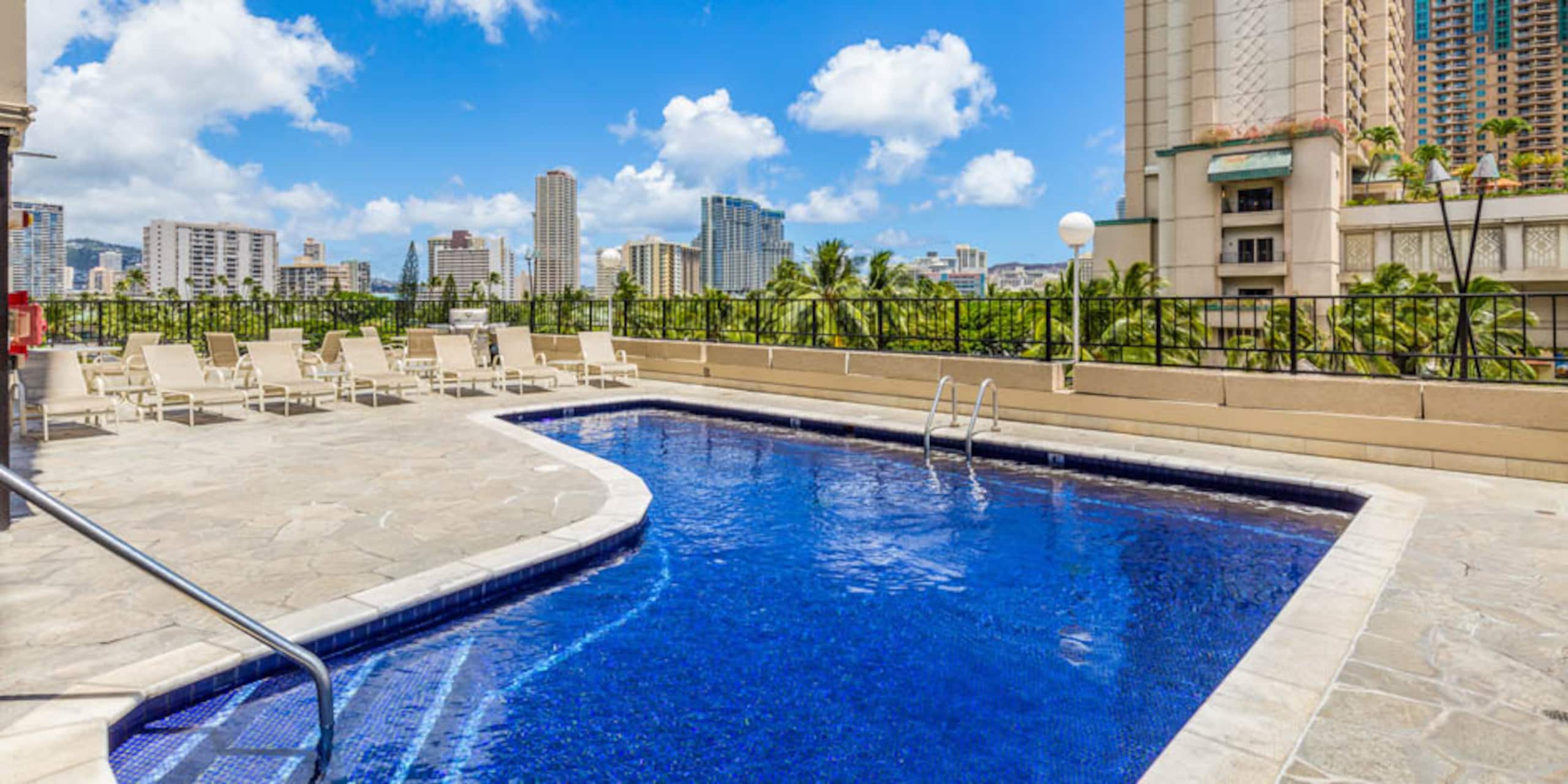Condo in Honolulu · ★4.73 · 1 bedroom · 2 beds · 1 shared bath - Image 15