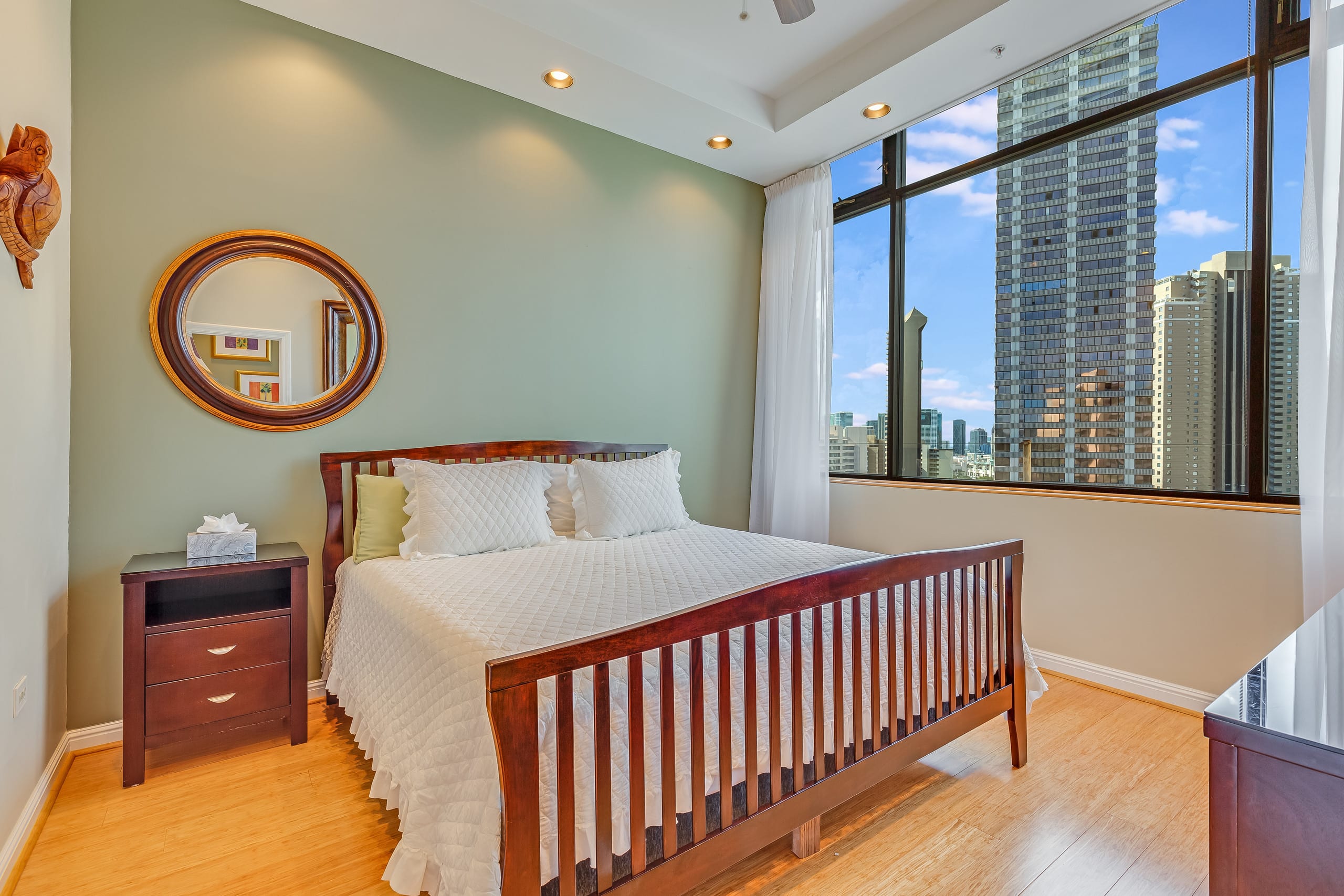 Condo in Honolulu · ★4.73 · 1 bedroom · 2 beds · 1 shared bath - Image 7
