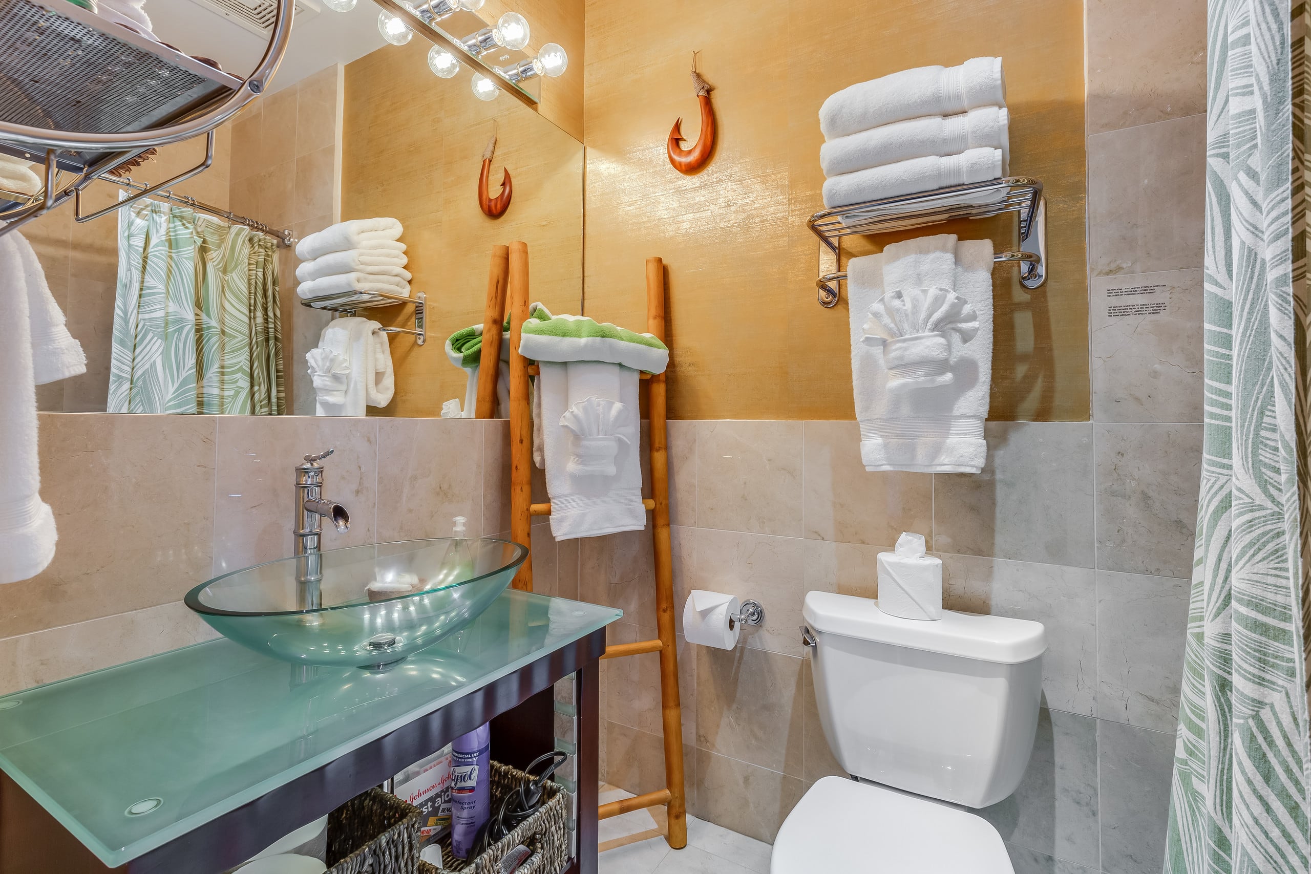 Condo in Honolulu · ★4.73 · 1 bedroom · 2 beds · 1 shared bath - Image 9