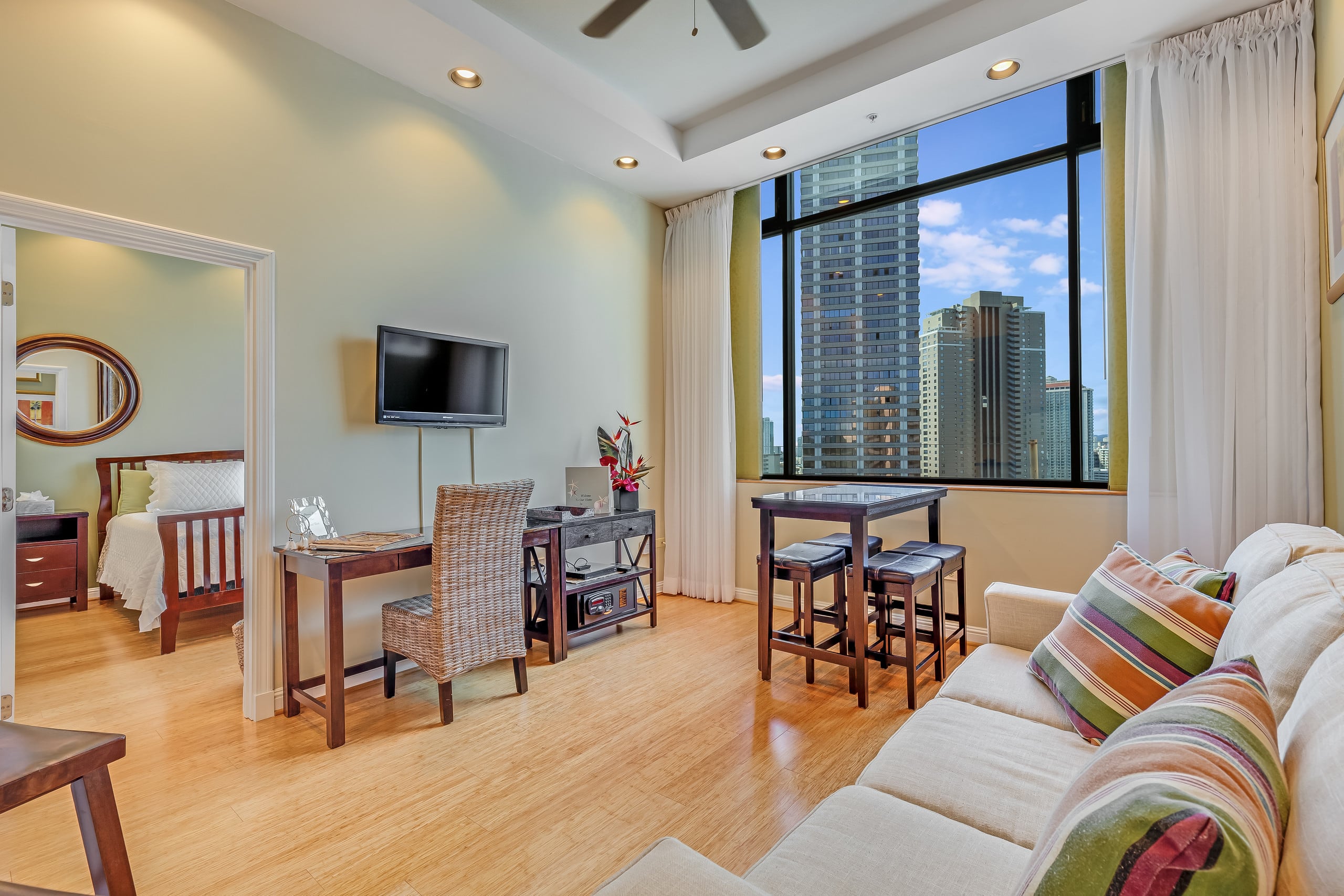Condo in Honolulu · ★4.73 · 1 bedroom · 2 beds · 1 shared bath - Image 3