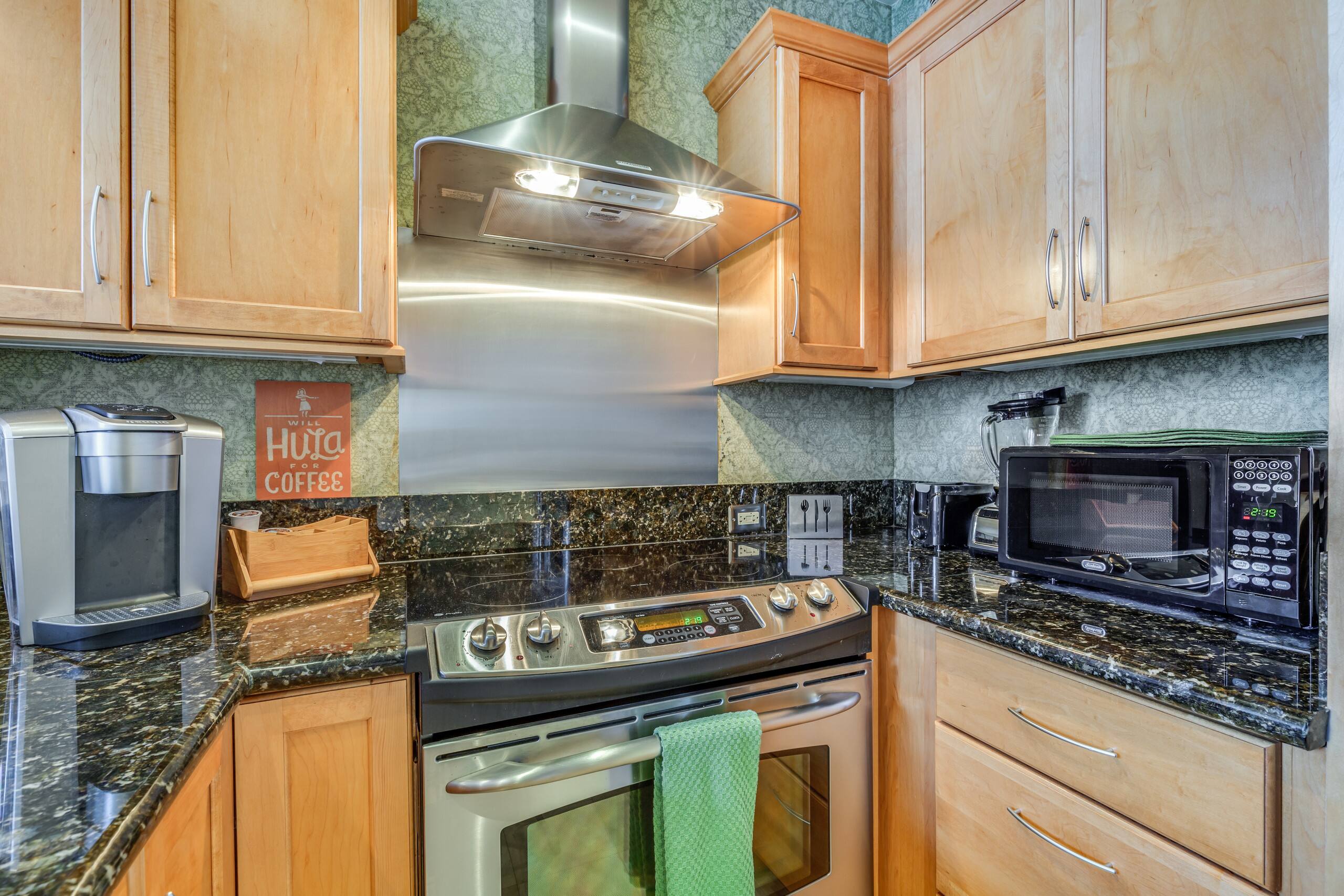 Condo in Honolulu · ★4.73 · 1 bedroom · 2 beds · 1 shared bath - Image 13
