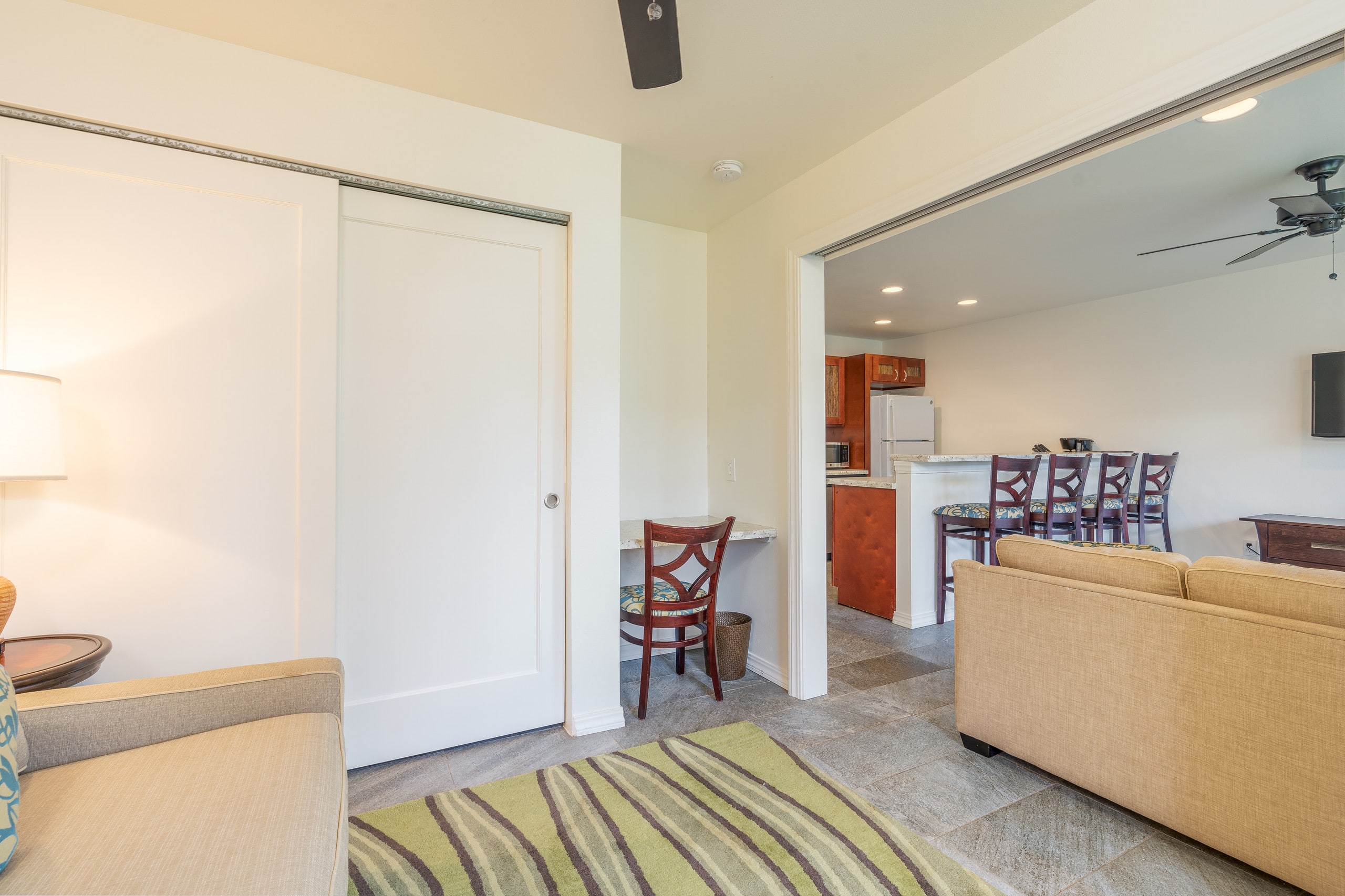Relaxed condo w/ lanai, pool & BBQ grill - Photo 12