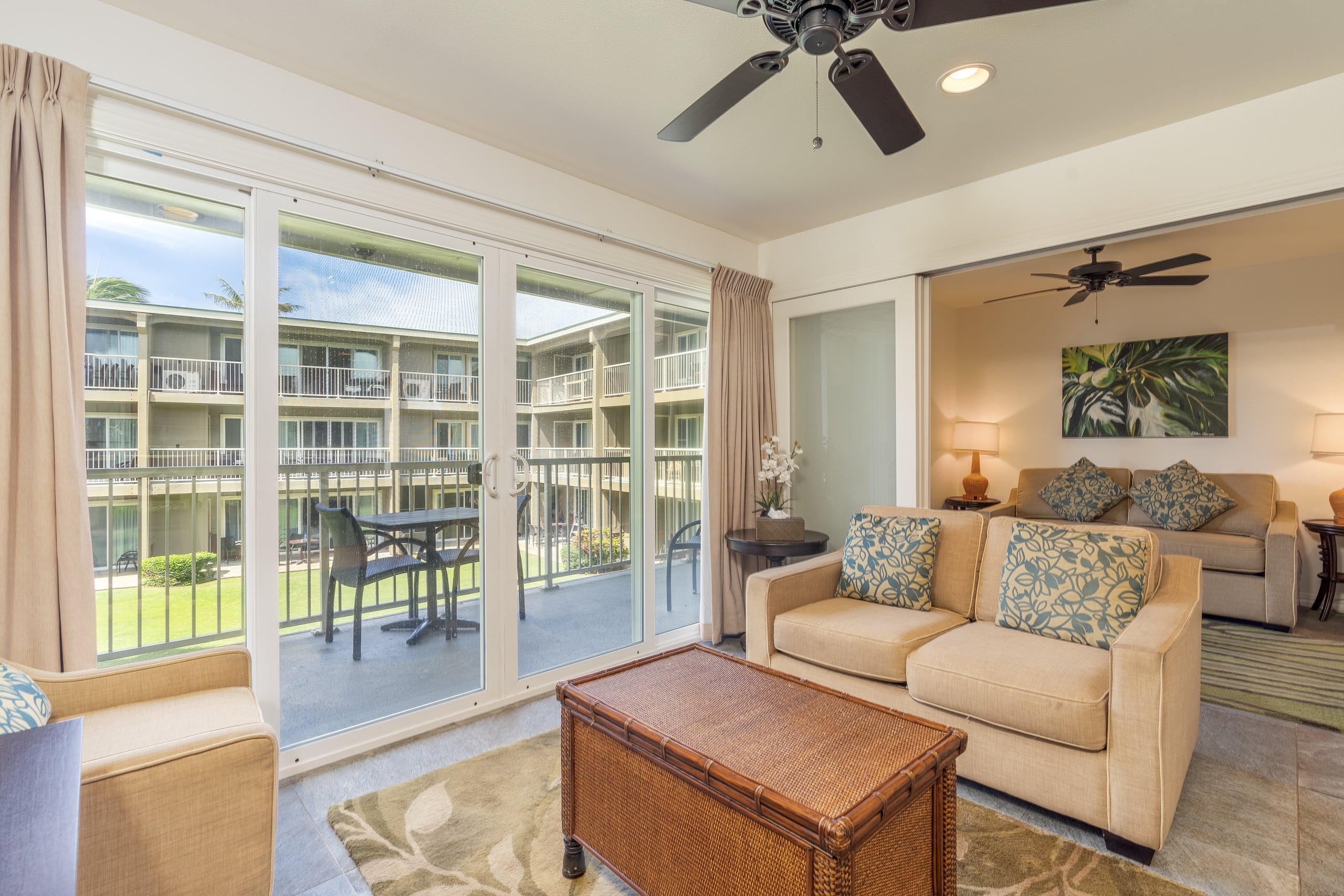 Relaxed condo w/ lanai, pool & BBQ grill - Photo 2
