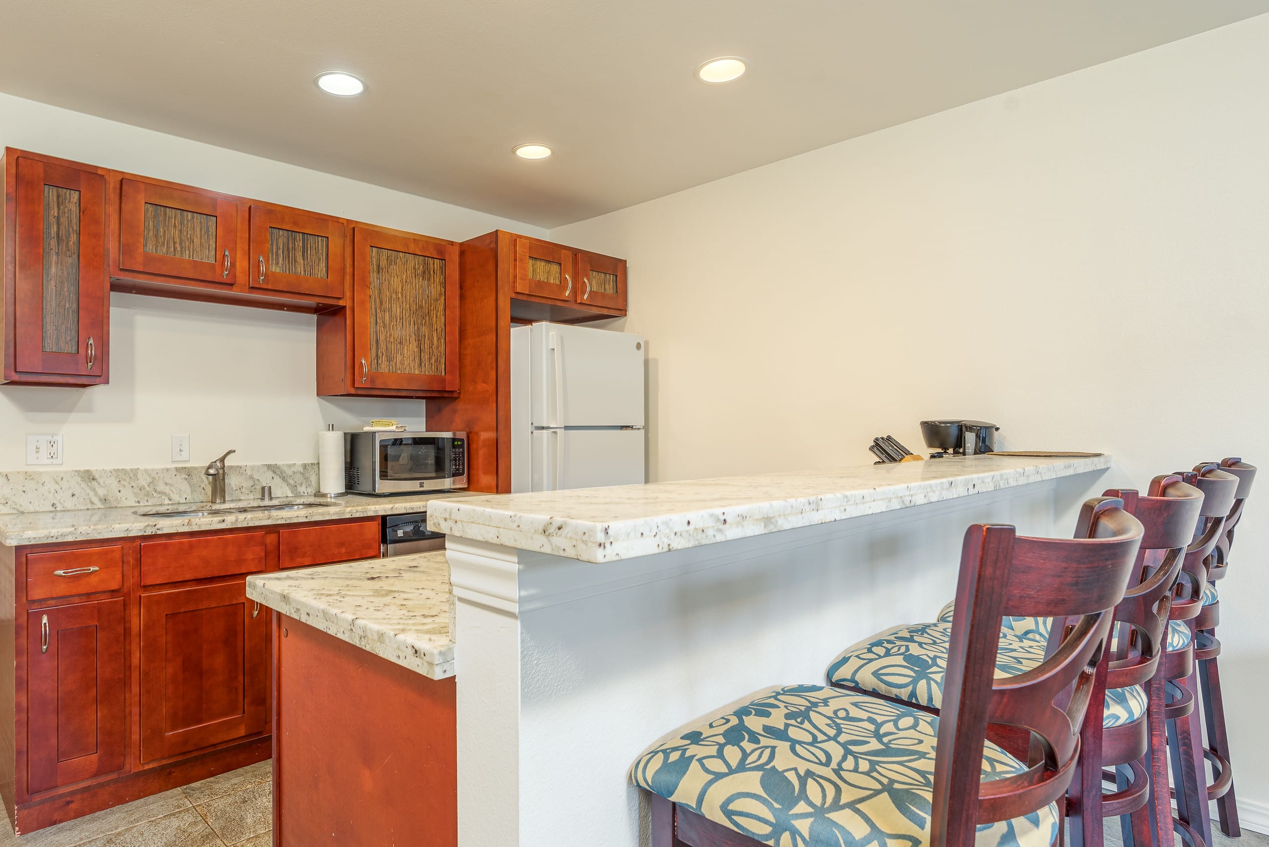 Relaxed condo w/ lanai, pool & BBQ grill - Photo 13