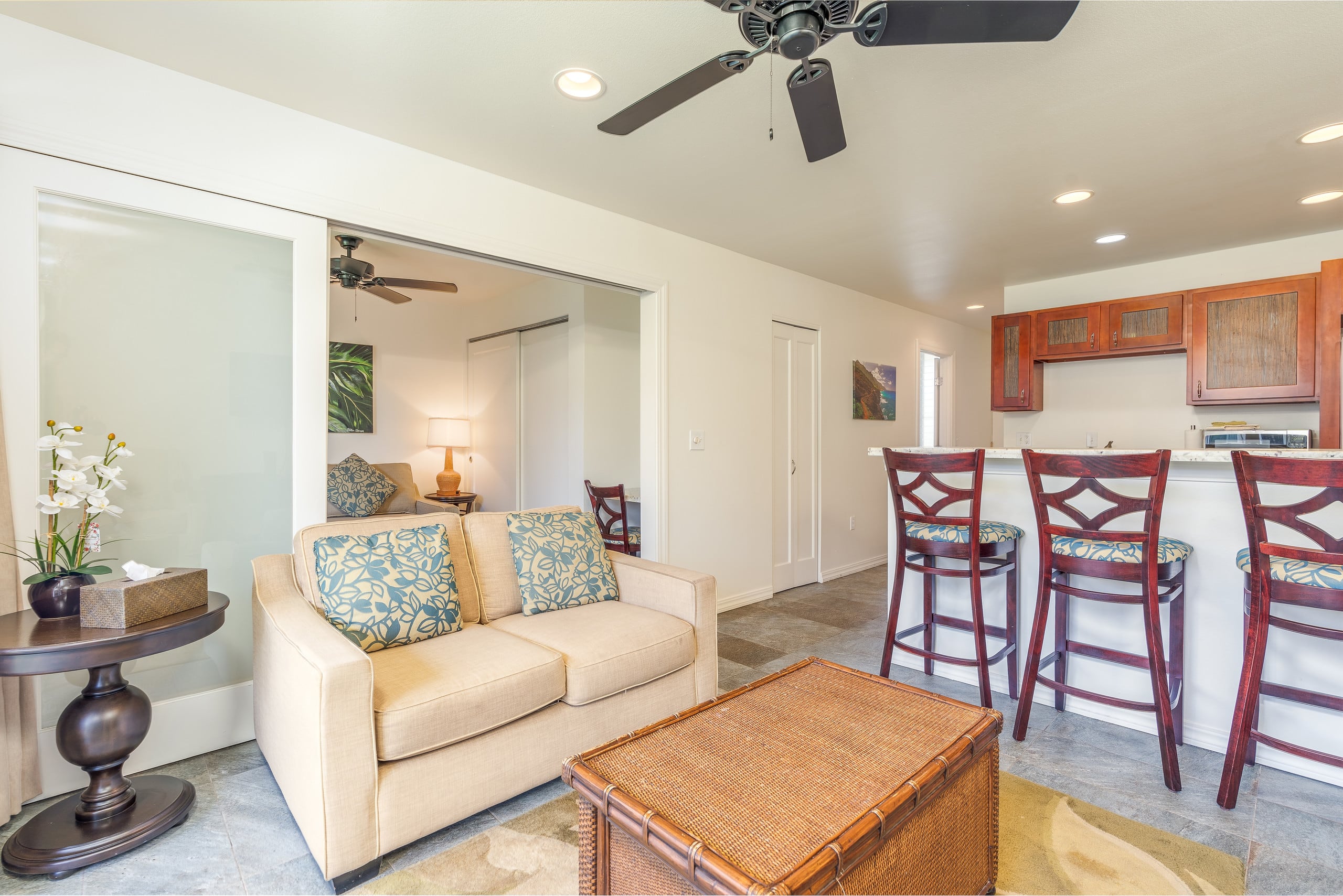 Relaxed condo w/ lanai, pool & BBQ grill - Photo 7
