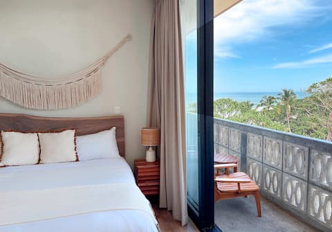 3-Bedroom Penthouse Ocean and Mountain Views