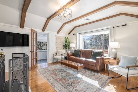 Popular Airbnb listing: Cutest cabin, hot tub, views tiny game home! in Cascade Chipita Park