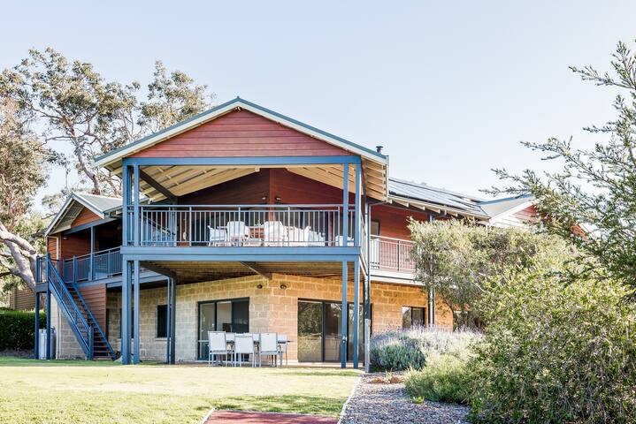 Seaview Retreat gallery image 3