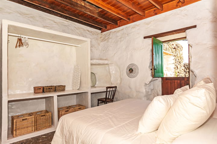 Bohemian Art House - 2br In Yaiza & Garden - Playa Blanca
